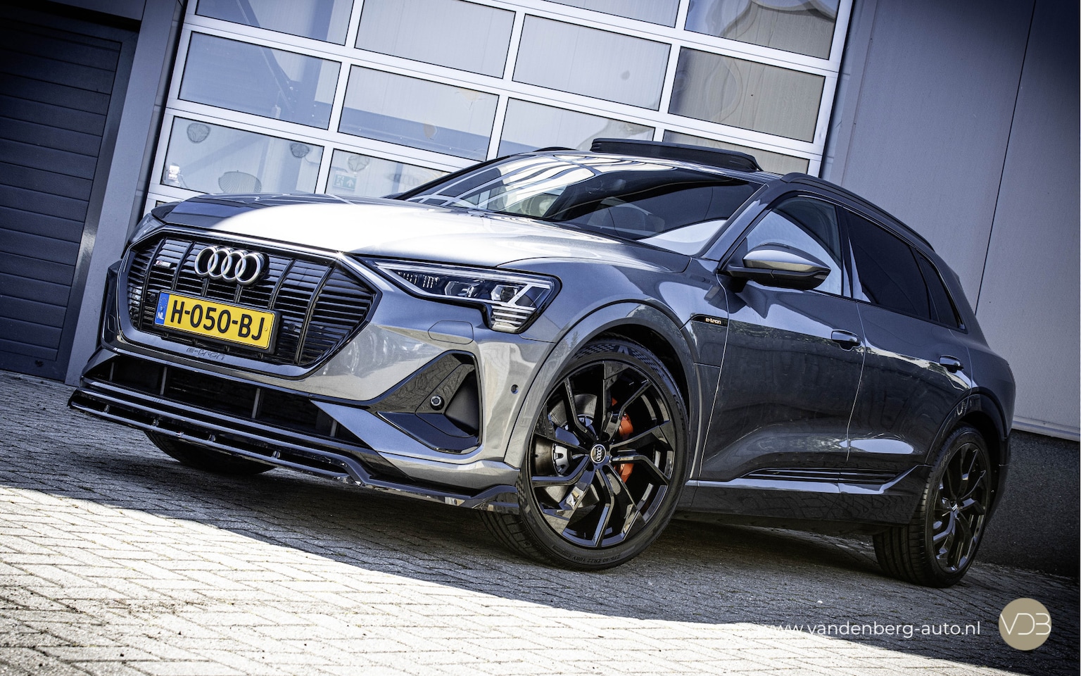 Audi e-tron - 50 Quattro 3x S-Line 22inch Pano Black Edition Origineel NL - AutoWereld.nl