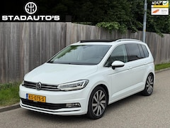 Volkswagen Touran - 1.4 TSI Connected Series 7p Pano|LED|Trekhaak