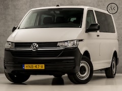 Volkswagen Transporter Kombi - 2.0 TDI L1H1 Comfortline 9 Persoons (APPLE CARPLAY, TREKHAAK, PARKEERSENSOREN, GETINT GLAS
