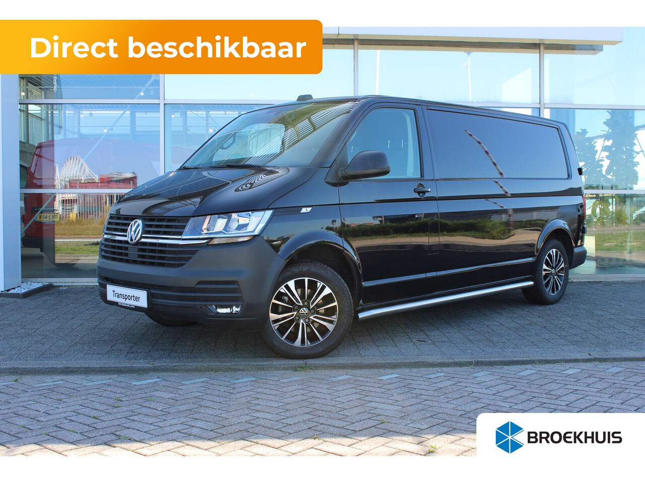 Volkswagen Transporter - Comfortline | 110 pk | L2 | Trekhaak | Handgeschakeld | Navi | Cruise Control | Betonplex - AutoWereld.nl
