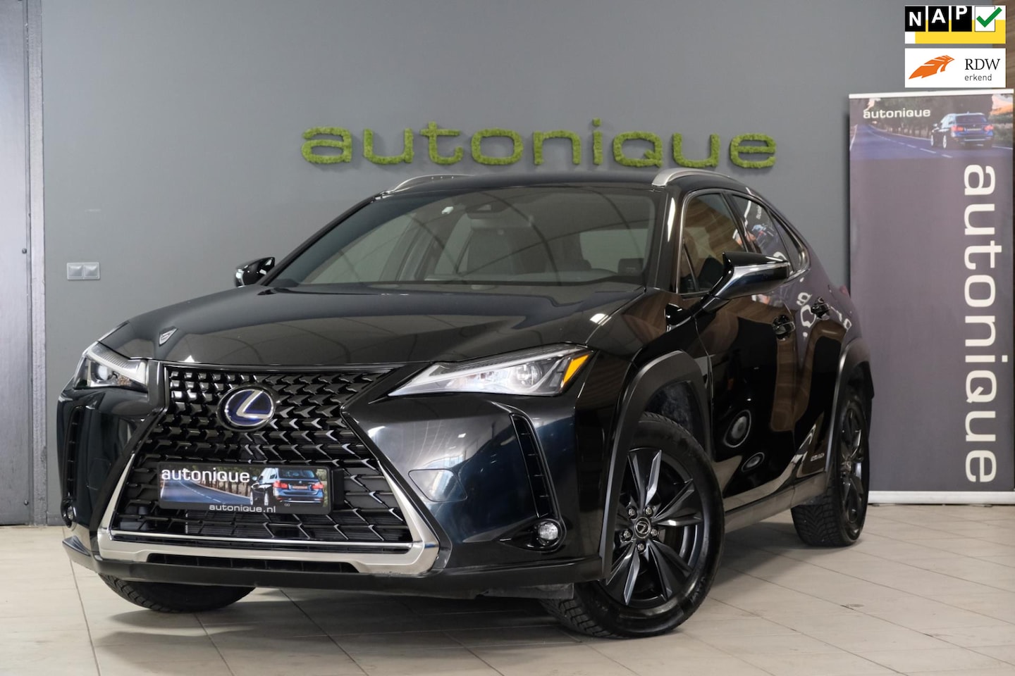 Lexus UX - 250h Executive Line *12.778km* NIEUWSTAAT & Dealer Onderhouden - AutoWereld.nl