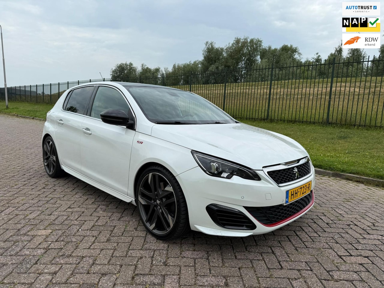 Peugeot 308 - 1.6 e-THP GTi 250 1.6 e-THP GTi 250 - AutoWereld.nl