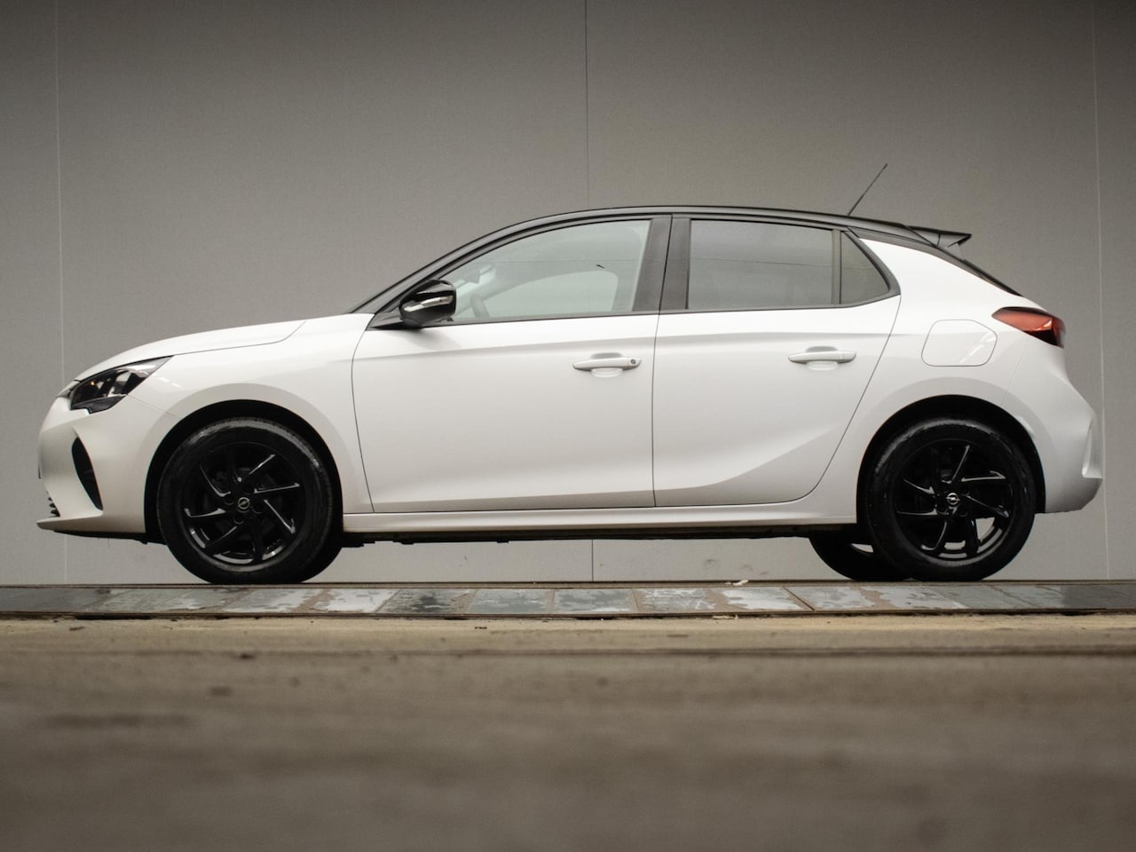 Opel Corsa - 1.2 Edition GS-LINE Sport 26000 KM (APPLECAR PLAY,NAVI,LED,SPORTSTOELEN,PDC,LM VELGEN,GETI - AutoWereld.nl
