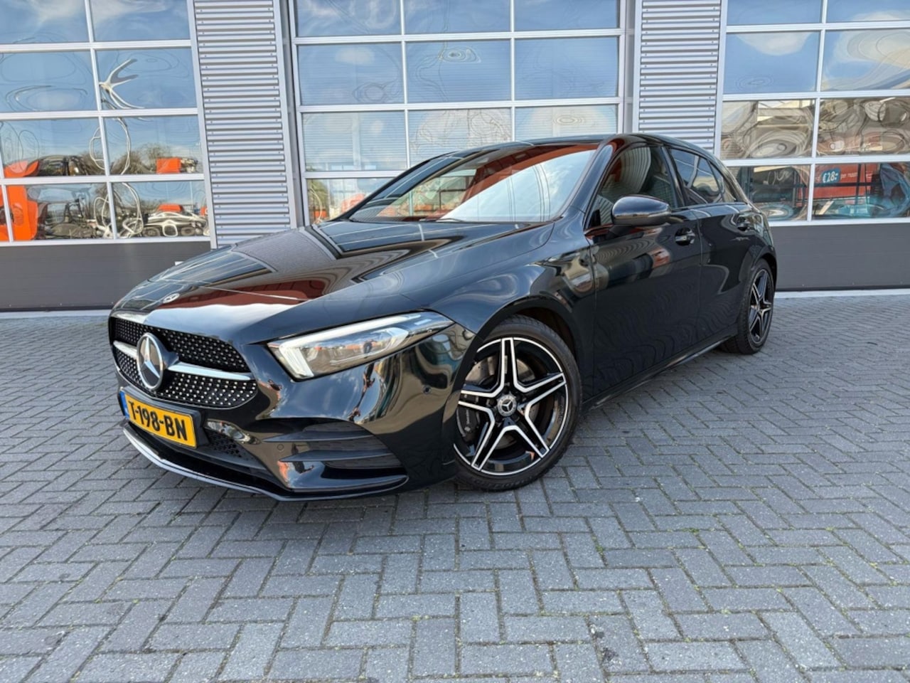 Mercedes-Benz A-klasse - 250 Premium AMG Night pakkage PANO - AutoWereld.nl