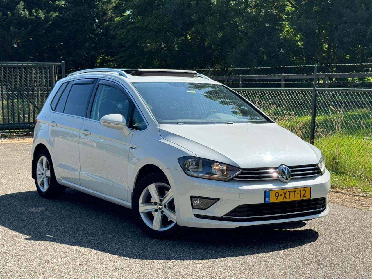Volkswagen Golf Sportsvan - 1.2 TSI Highline /Pano/Navi/Automaat/ - AutoWereld.nl