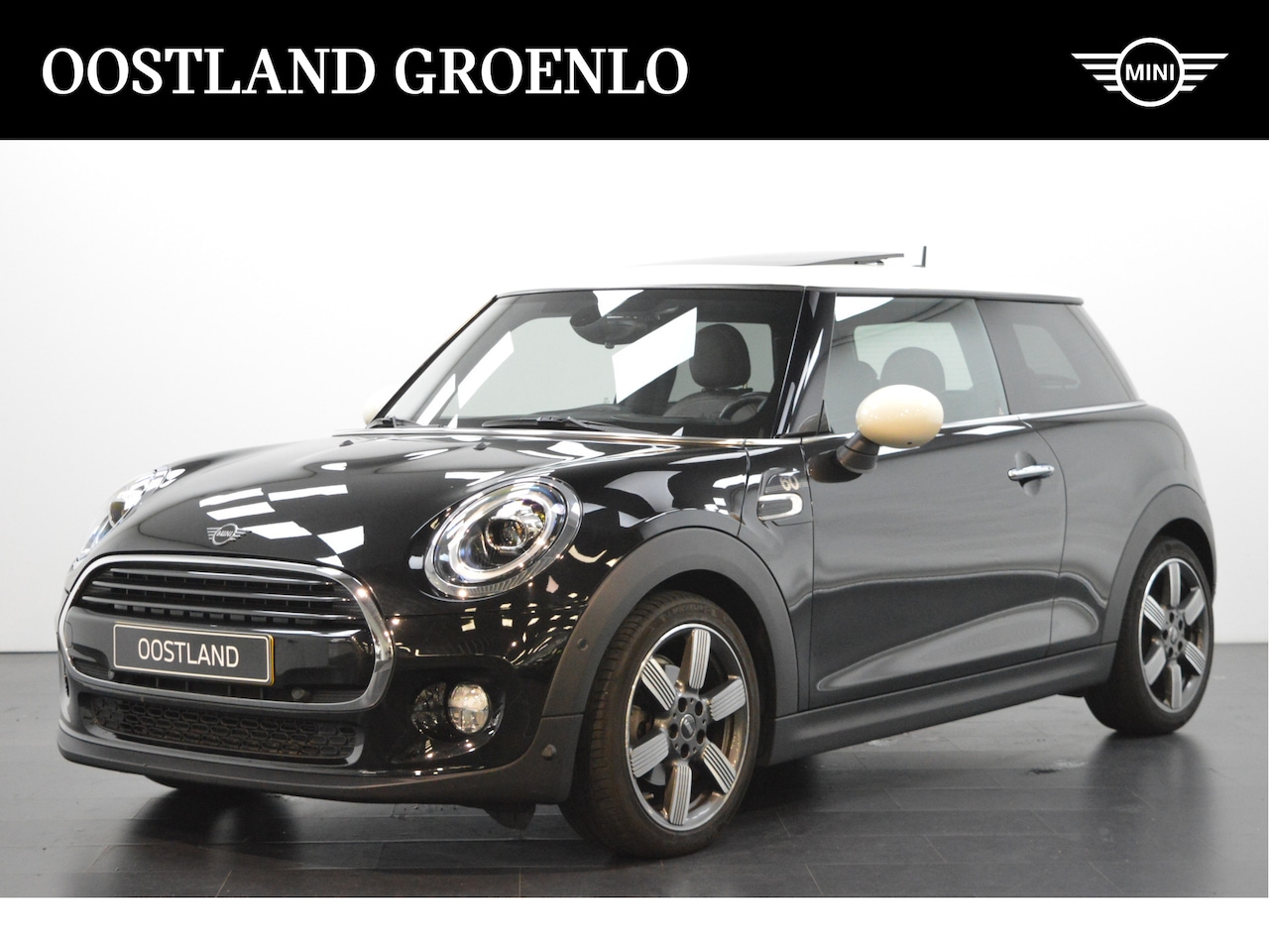 MINI Cooper - Hatchback 60 Years Chili Automaat / Panoramadak / Achteruitrijcamera / LED / Head-Up / Com - AutoWereld.nl