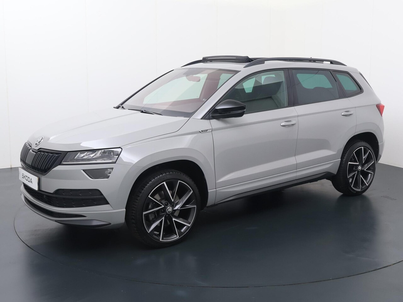 Skoda Karoq - 1.5 TSI ACT Sportline Business | 150 PK | Automaat | Panoramadak | Trekhaak wegklapbaar | - AutoWereld.nl