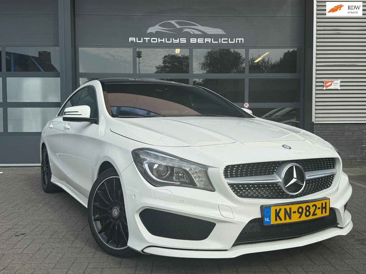 Mercedes-Benz CLA-Klasse - 180 OrangeArt Edition|Nieuwe APK|Pano|AMG pakket|VOL OPTIE! - AutoWereld.nl