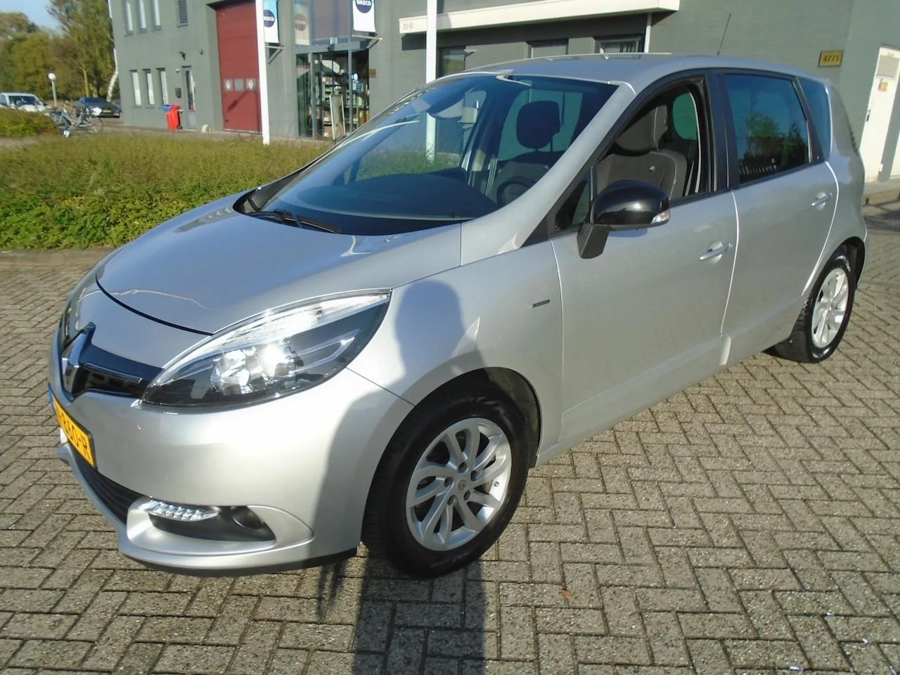 Renault Scénic - 1.2 TCe Limited LEES TEKST - AutoWereld.nl
