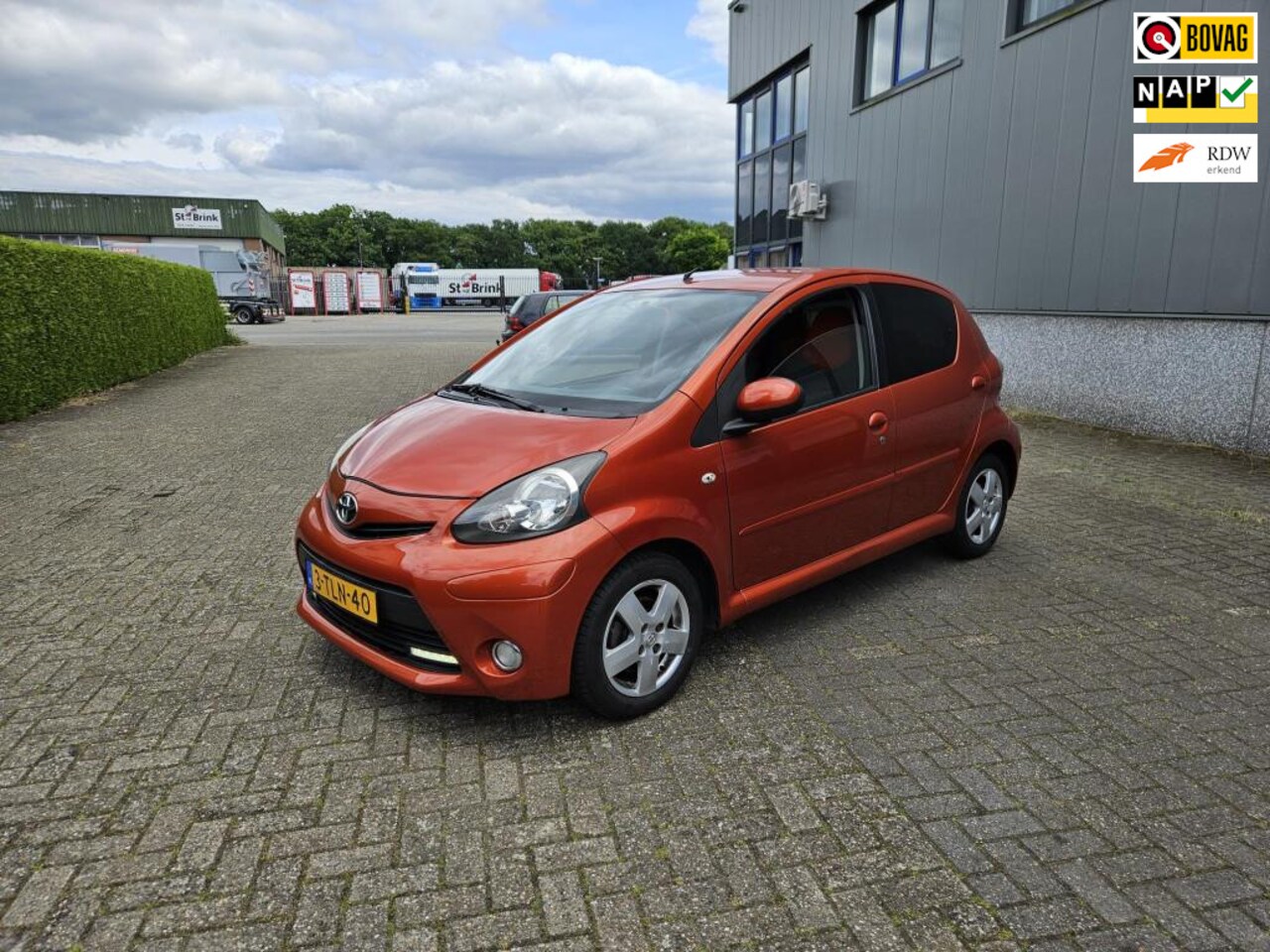 Toyota Aygo - 1.0 VVT-i Comfort Orange 1.0 VVT-i Comfort Orange - AutoWereld.nl
