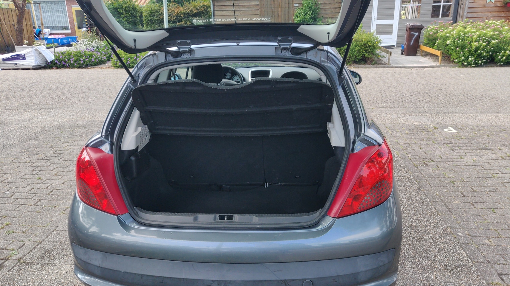 Peugeot 207 - 1.4 VTi Cool 'n Blue Peugeot 207  Bouwjaar 2008  Apk juli 2026 2e eigenaar.. auto overgenomen van schoonvader. - AutoWereld.nl
