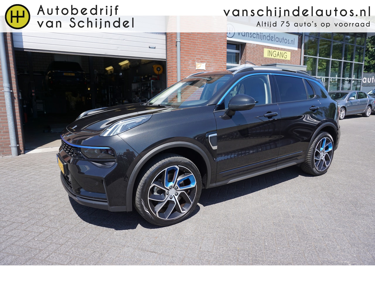Lynk & Co 01 - 1.5 261PK! DEC 2022 DEALER ONDERHOUDEN 4X ALL SEASON 360CAMERA 6,6KWH LADER PANORAMADAK FU - AutoWereld.nl