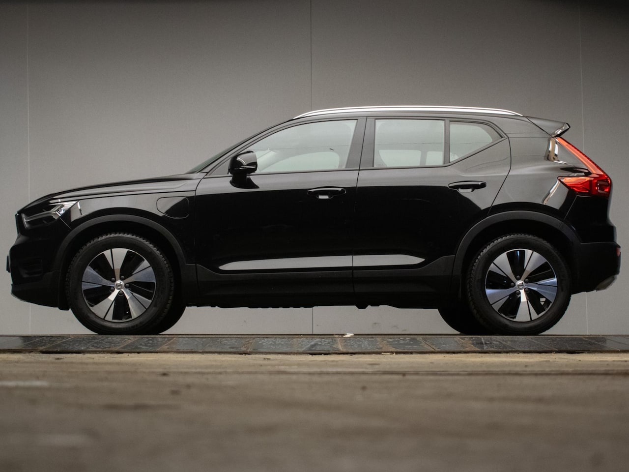 Volvo XC40 - 1.5 T5 Twin Sport (APPLE CARPLAY,NAVI,CAMERA,LED,XENON,STOELVERWARMING,TREKHAAK,GETINT,CRU - AutoWereld.nl