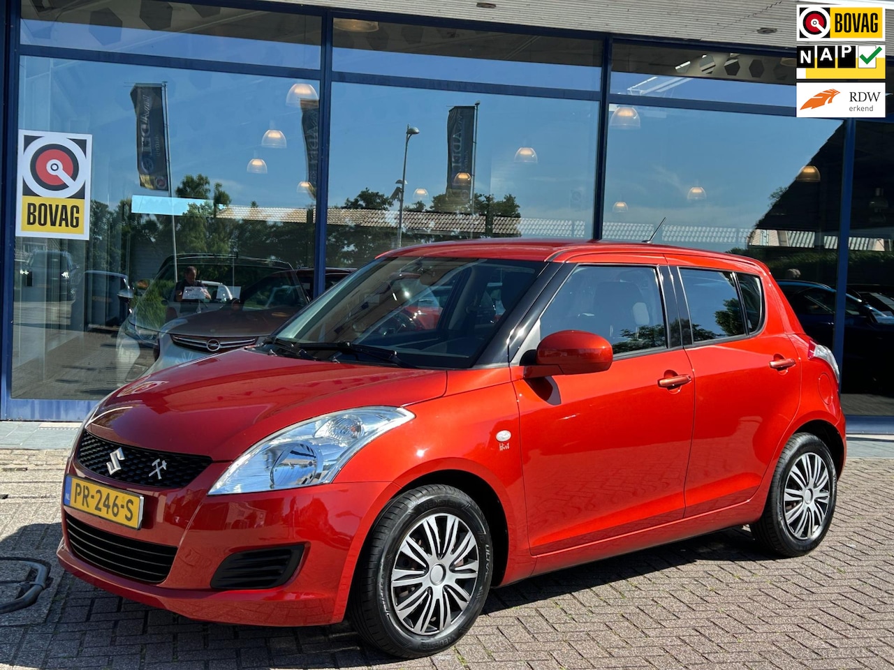 Suzuki Swift - 1.2 Comfort 5Drs Airco Elek.Pakket Trekhaak Volledig Dealeronerhouden! - AutoWereld.nl
