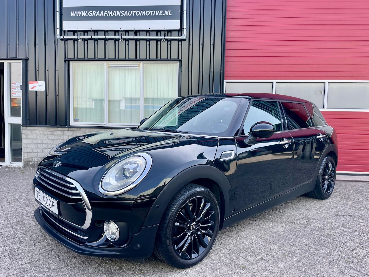 MINI Clubman - 1.5 Cooper Pepper Serious Business Navigatie, Leder, Xenon\Led, voor en achter PDC - AutoWereld.nl