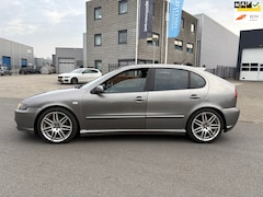 SEAT Leon - 1.8-20VT Topsport 18''velgen|6BAK|Verlaagd|Sportdemper|Rs4 velgen