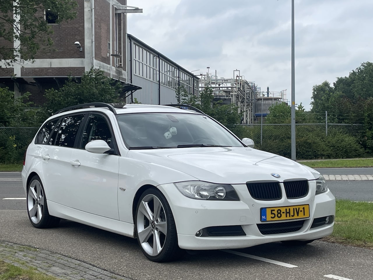 BMW 3-serie Touring - 320i *Panoramadak*GrootNavi*Stoelverwarming*Sportvelgen*Cruise Control - AutoWereld.nl