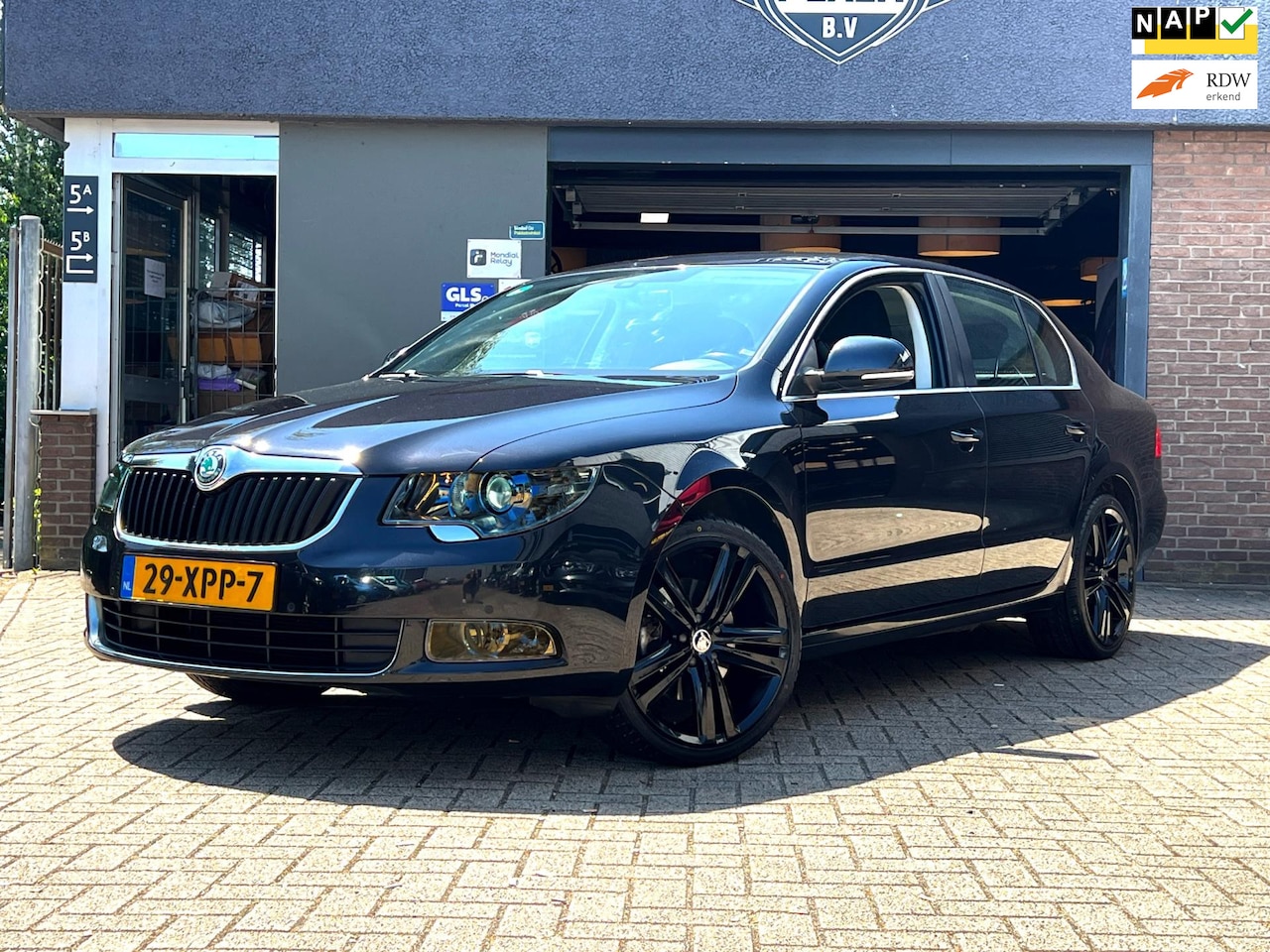 Skoda Superb - 1.4 TSI Greentech Ambition Business Line nieuw velgen en banden - AutoWereld.nl