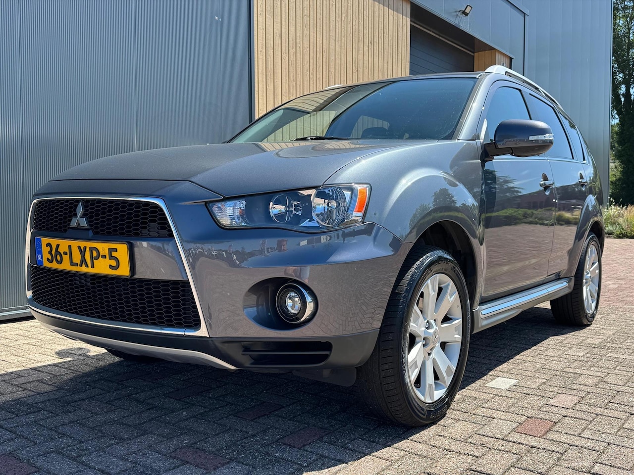 Mitsubishi Outlander - 2.0 147pk 2WD CVT | NL Auto | Trekhaak | Clima | PDC | - AutoWereld.nl