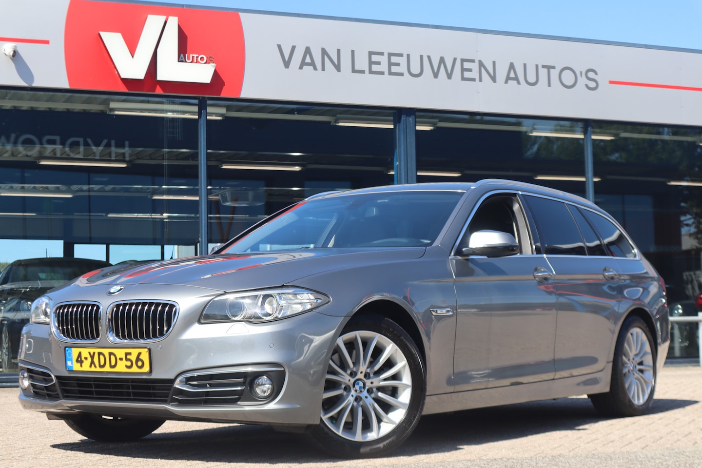 BMW 5-serie Touring - 520i Luxury Edition | Navigatie | Leer | Trekhaak - AutoWereld.nl