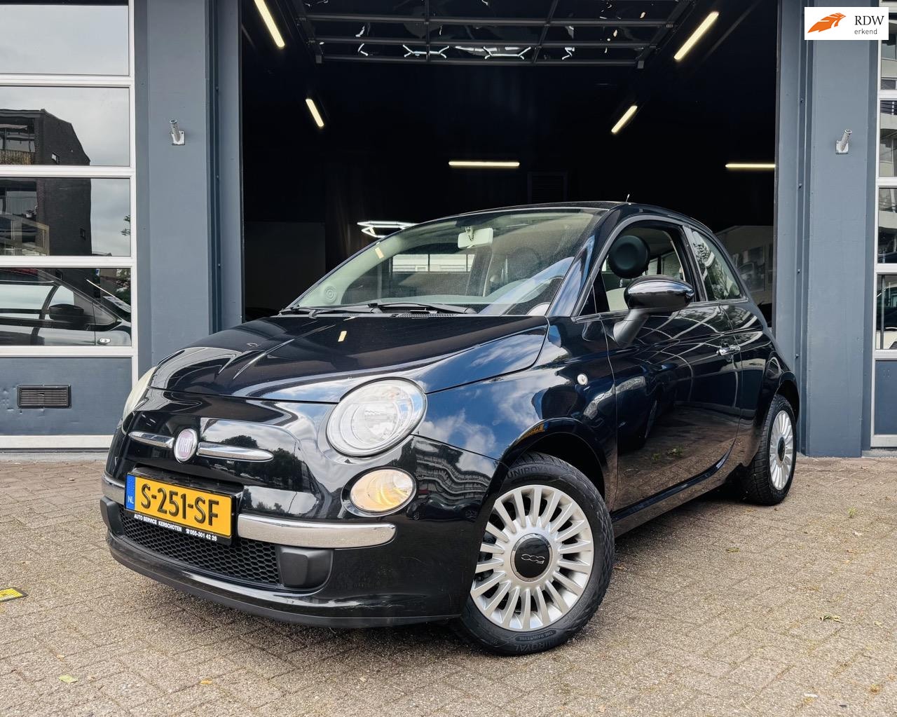 Fiat 500 - 1.2 Lounge AIRCO, GLAZEN DAK, AUX, LMV, MF STUUR! - AutoWereld.nl