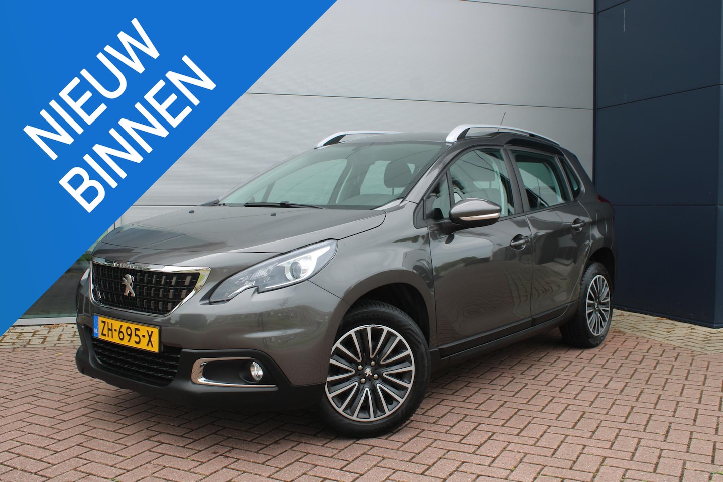 Peugeot 2008 - 1.2 PureTech 110pk Blue Lion Automaat EAT6 Airco Navi Carplay DAB - AutoWereld.nl
