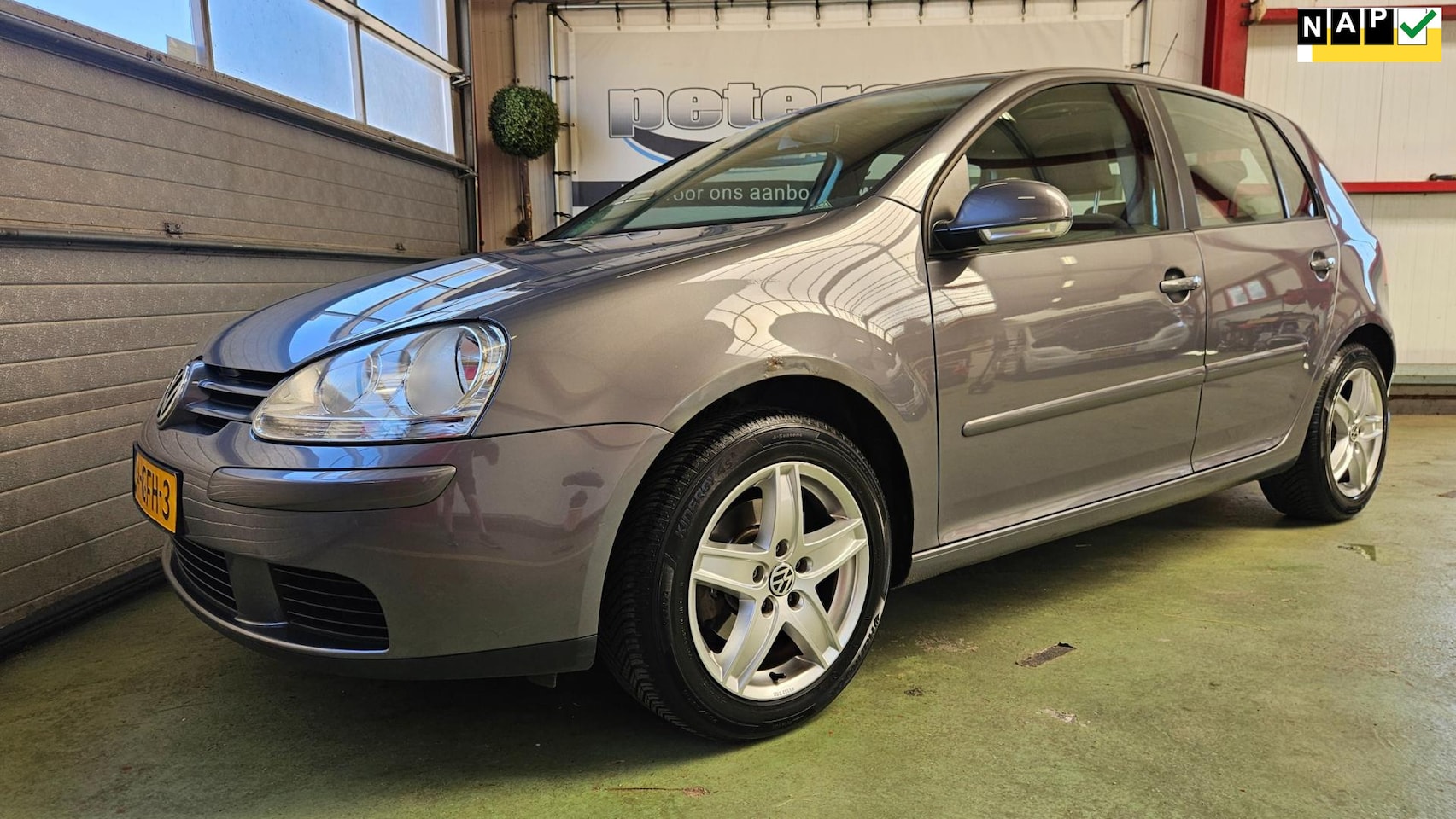 Volkswagen Golf - 1.6 FSI Comfortline Cruise/Clima/Trekhaak - AutoWereld.nl