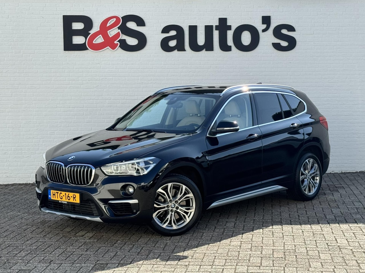 BMW X1 - XDrive20i Executive Cruise control Climate control Trekhaak Dealeronderhouden Audio - AutoWereld.nl