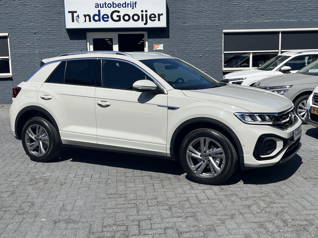 Volkswagen T-Roc - 1.5 TSi DSG R-Line (2x) | 5 JAAR FABR. GARANTIE!! | - AutoWereld.nl