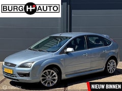 Ford Focus - 1.6-16V Titanium 5 deurs - ECC - CRUISE CONTROLE - VERWARMDE VOORRUIT + VOORSTOELEN - 17"