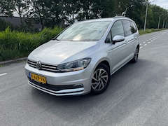 Volkswagen Touran - 1.6 TDI SCR Comfortline Business / NAVI / AIRCO / DSG