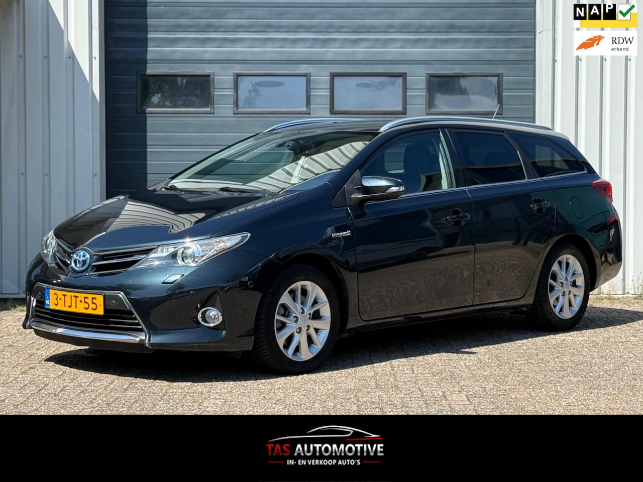 Toyota Auris Touring Sports - 1.8 Hybrid Lease+ NAVI/LEER/PANO - AutoWereld.nl