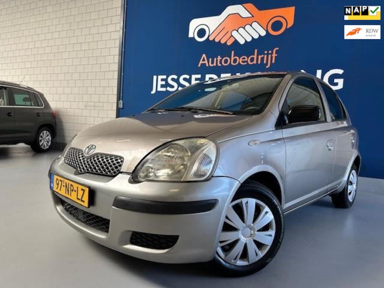 Toyota Yaris - 1.3 VVT-i Idols.bj.2004.kleur: grijs. 5 deurs.APK tot 01/2025 en NAP met 222684 km.Zeer Zu - AutoWereld.nl