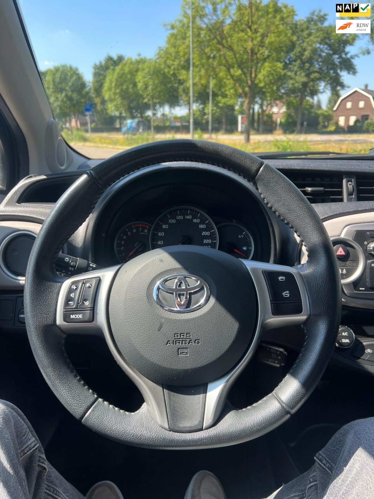 Toyota Yaris - 1.3 VVT-i Aspiration 1.3 VVTi Aspiration - AutoWereld.nl