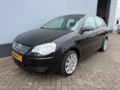 Volkswagen Polo - 1.4-16V Comfortline 5-Deurs - Airco - LMV