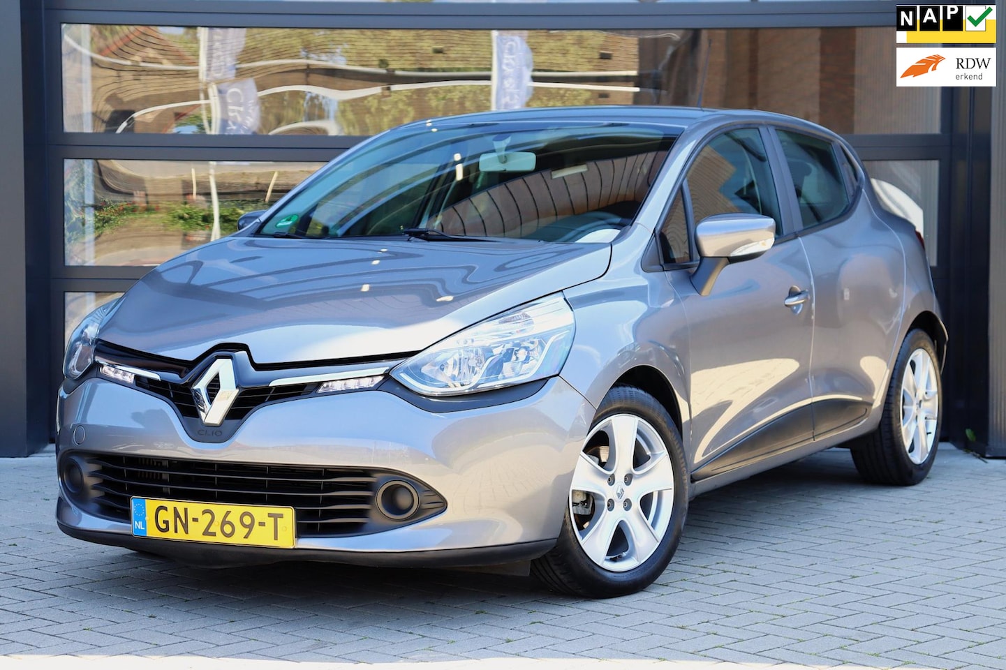 Renault Clio - 1.2 Dynamique 120 PK Automaat | Trekhaak | Navigatie | Airco | Parkeersensoren | 16" LM - AutoWereld.nl