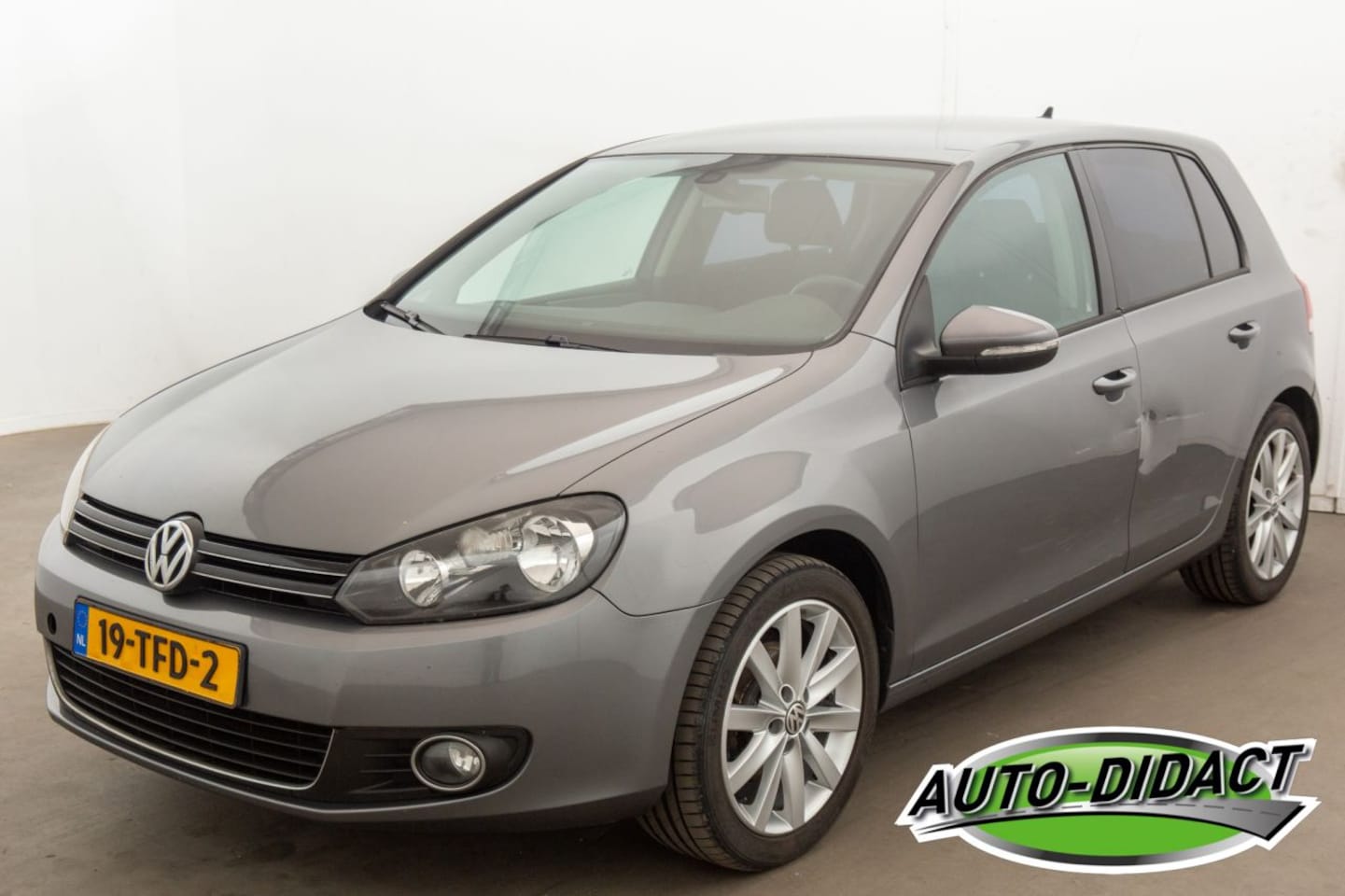 Volkswagen Golf - 1.2 TSI Automaat Highline Bluemotion - AutoWereld.nl