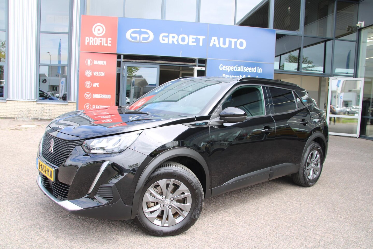 Peugeot e-2008 - EV Style 50 kWh Airco Navi Camera Carplay Zeer mooi - AutoWereld.nl