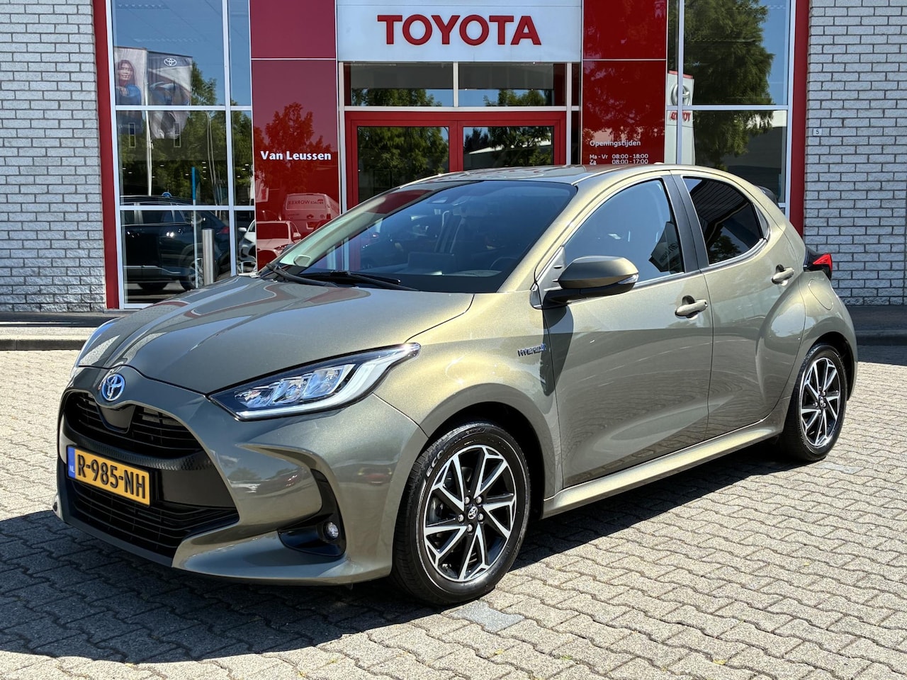 Toyota Yaris - 1.5 HYBRID DYNAMIC LED APPLE/ANDROID PARKCAMERA AD-CRUISE LM-VELGEN - AutoWereld.nl
