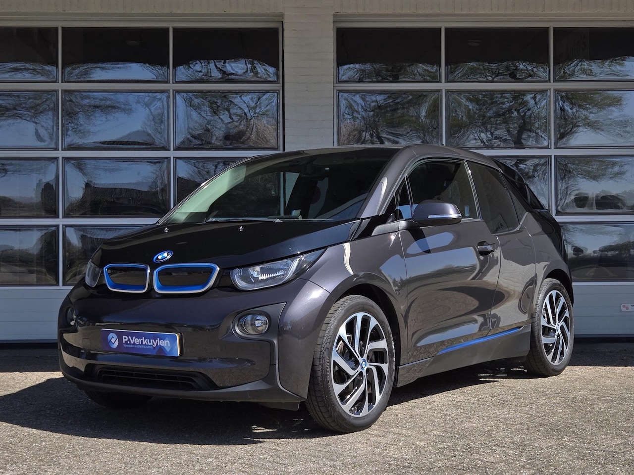 BMW i3 - BASIS COMFORT 22KWH | WARMTEPOMP | NAVIGATIE | CLIMATE CONTROL | - AutoWereld.nl