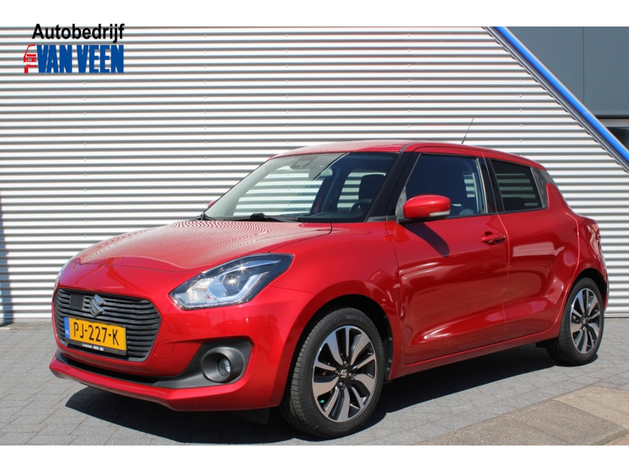 Suzuki Swift - 1.0 Stijl Smart Hybrid + Trekhaak - AutoWereld.nl