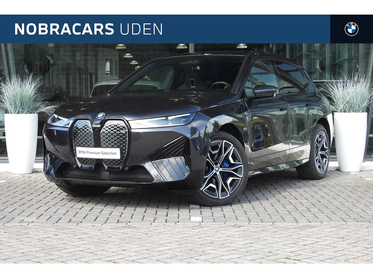 BMW iX - M60 / Panoramadak / Trekhaak / Soft-Close / Active Steering / Stoelventilatie / Bowers & W - AutoWereld.nl