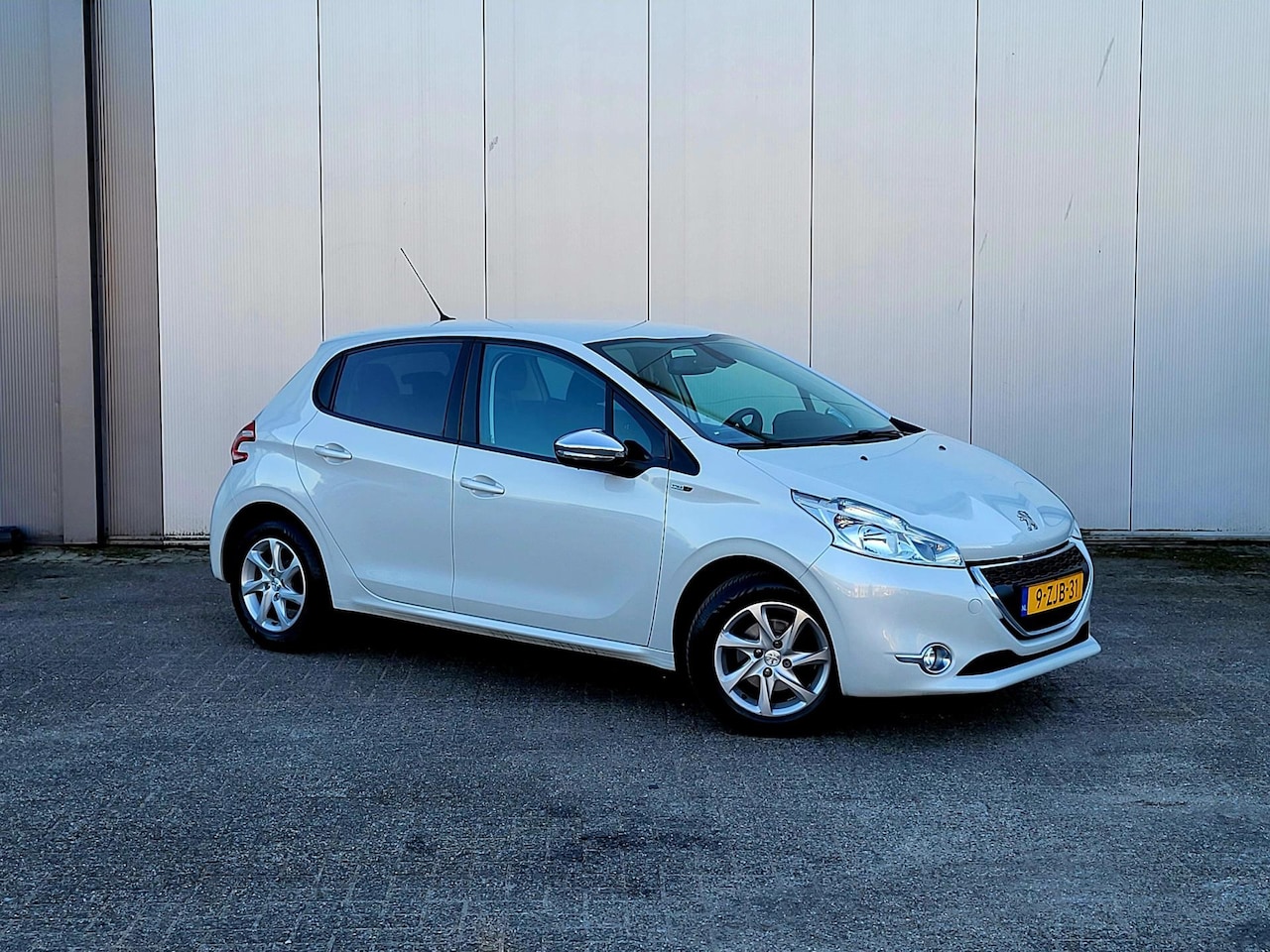 Peugeot 208 - 1.2 PureTech Style Pack / Climate control / Navi / 5 Drs / Nieuwe Apk - AutoWereld.nl