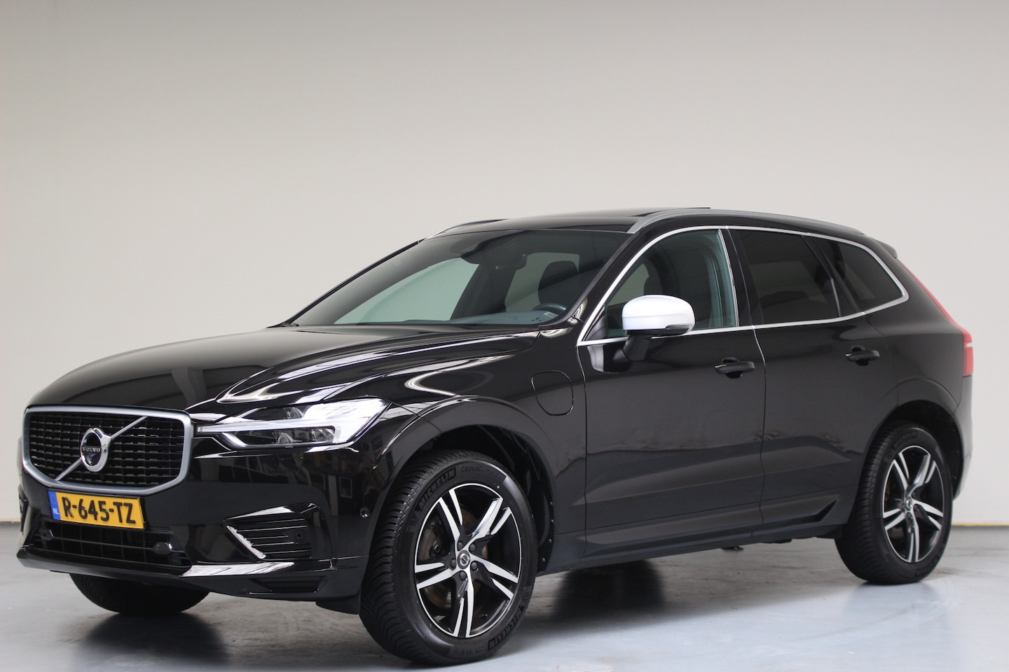 Volvo XC60 - T8 Twin Engine AWD R-Design | Rijklaarprijs | Trekhaak | - AutoWereld.nl