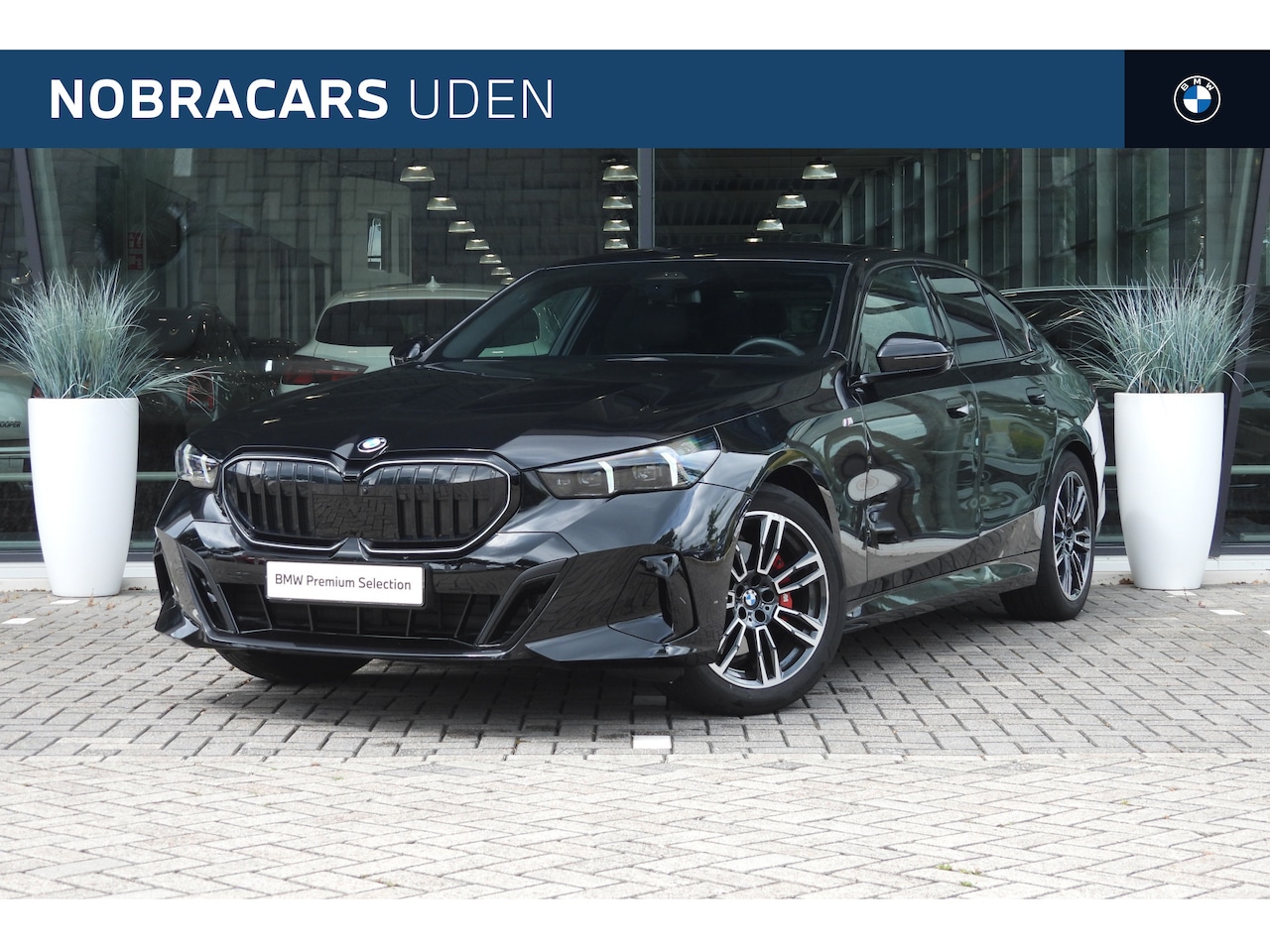 BMW 5-serie - 520i M Sport Automaat / Trekhaak / Stoelventilatie / Comfort Access / M Sportonderstel / S - AutoWereld.nl