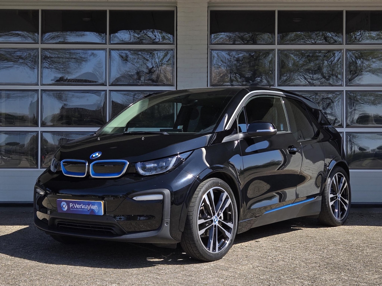 BMW i3 - S 120AH 42KWH | WARMTEPOMP | NAVIGATIE PROFF. | CAMERA | - AutoWereld.nl