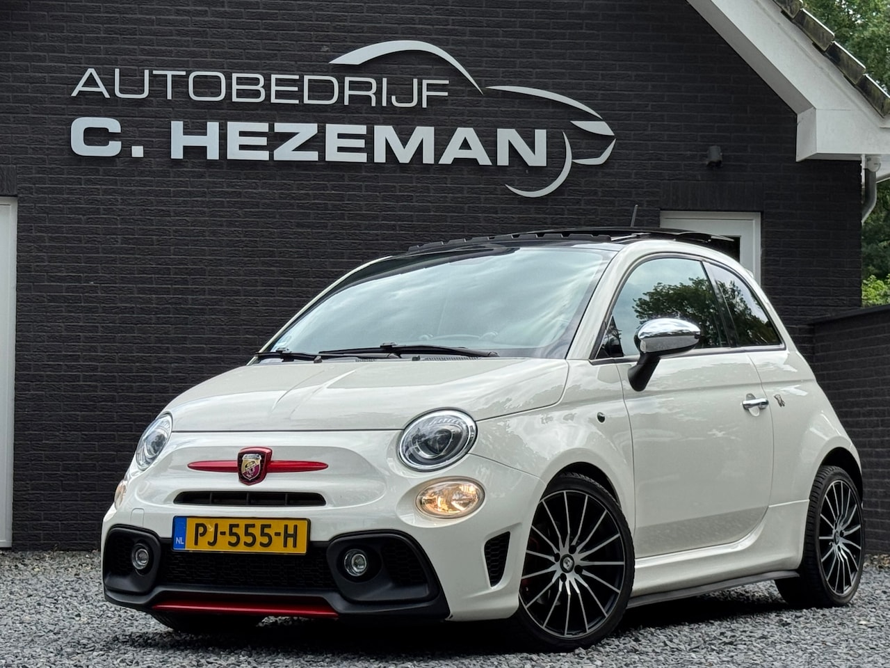 Fiat 500 Abarth - 1.4-16V LEER PANORAMADAK CAMERA BOMVOL UITLAATSYSTEEM - AutoWereld.nl