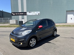 Peugeot 107 - 1.0-12V Sportium 5-Deurs 68 PK. Zuinige en zeer fijn rijdende auto