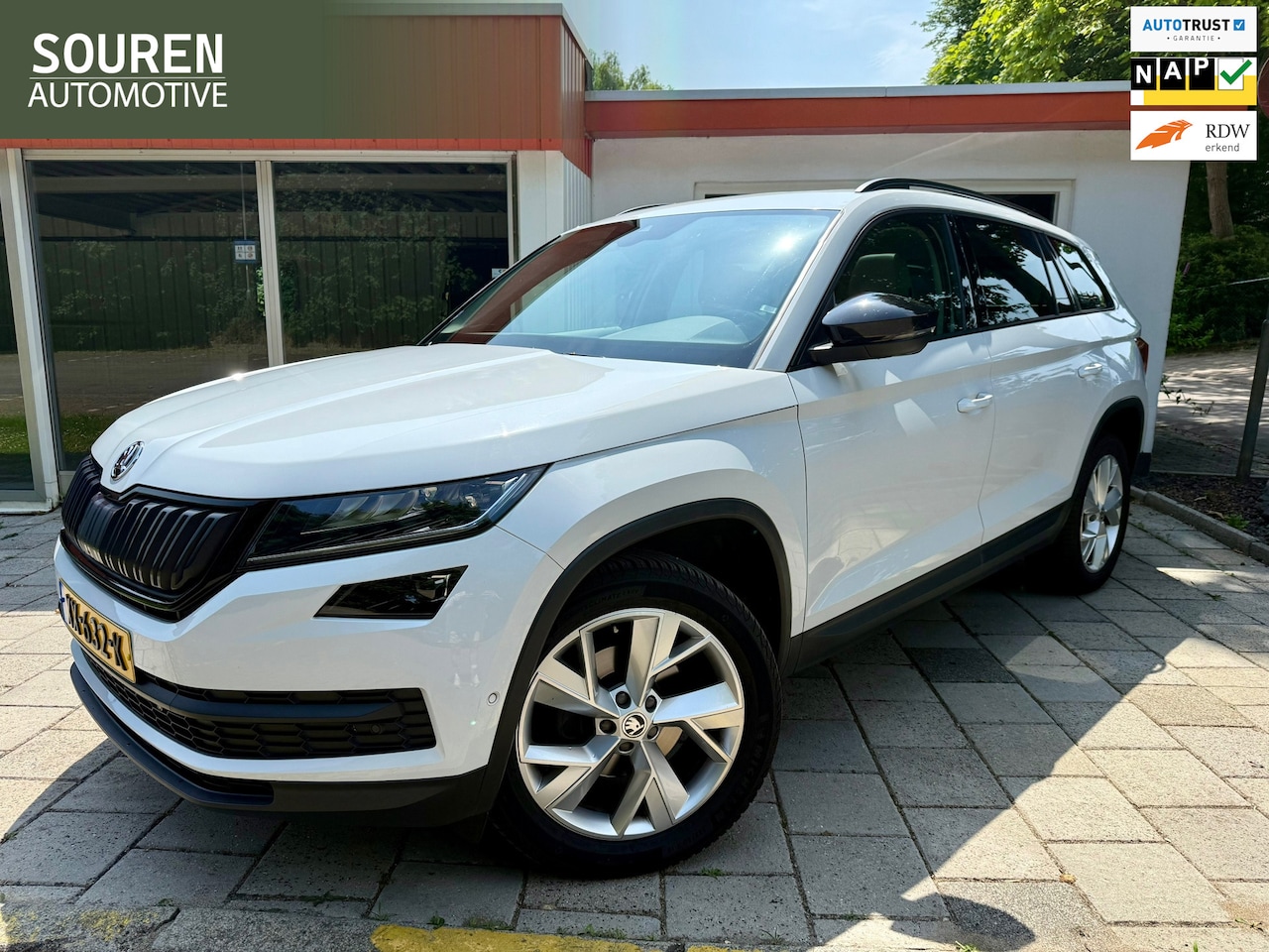 Skoda Kodiaq - 1.5 TSI Style Business / PANORAMADAK / 360°CAMERA / TREKHAAK / LEER - AutoWereld.nl