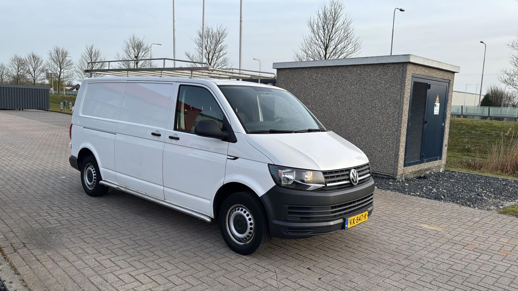 Volkswagen Transporter - 2.0 TDI L2H2 Trendline 180.000 AIRCO LANG WIT 2016 - AutoWereld.nl